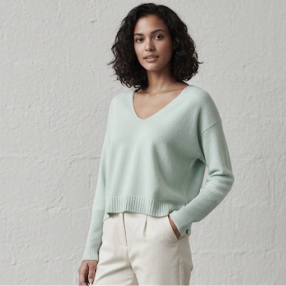NAADAM Sweaters - NAADAM Cashmere V-Neck Sweater Mint Sage Green Lightweight Boxy Size Small